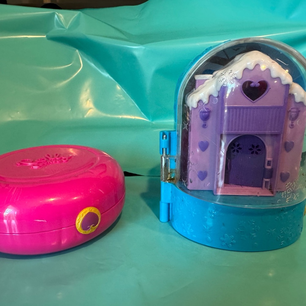 Polly pockets